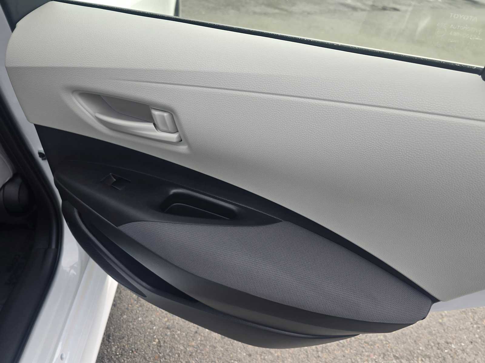 Used 2026 Toyota Corolla LE w/ LE Premium Package image 13