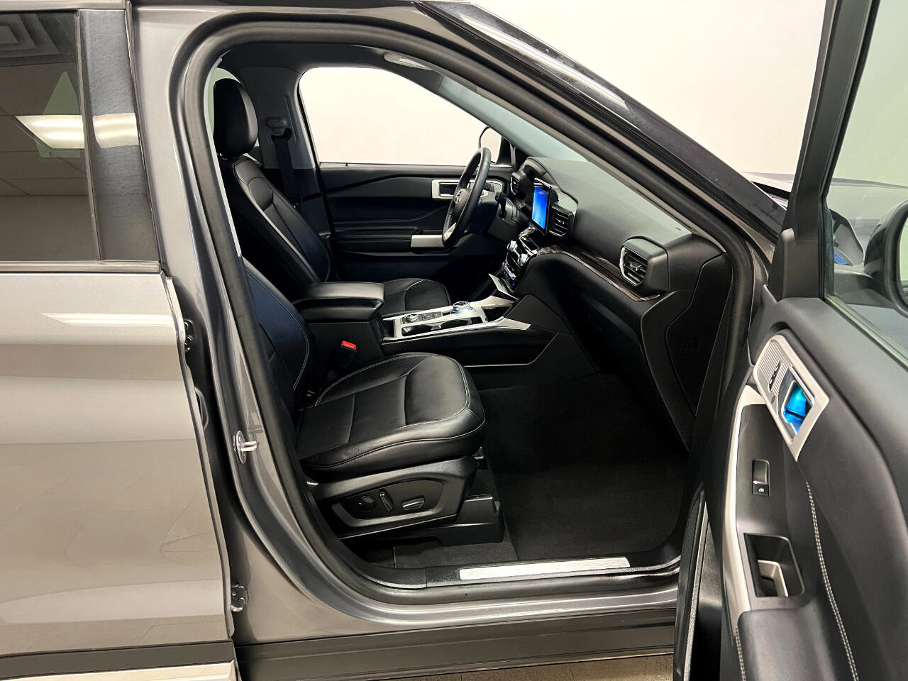 Used 2024 Ford Explorer Limited image 24