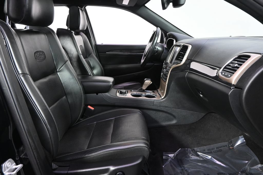 Used 2017 Jeep Grand Cherokee Overland AWD/4WD image 16