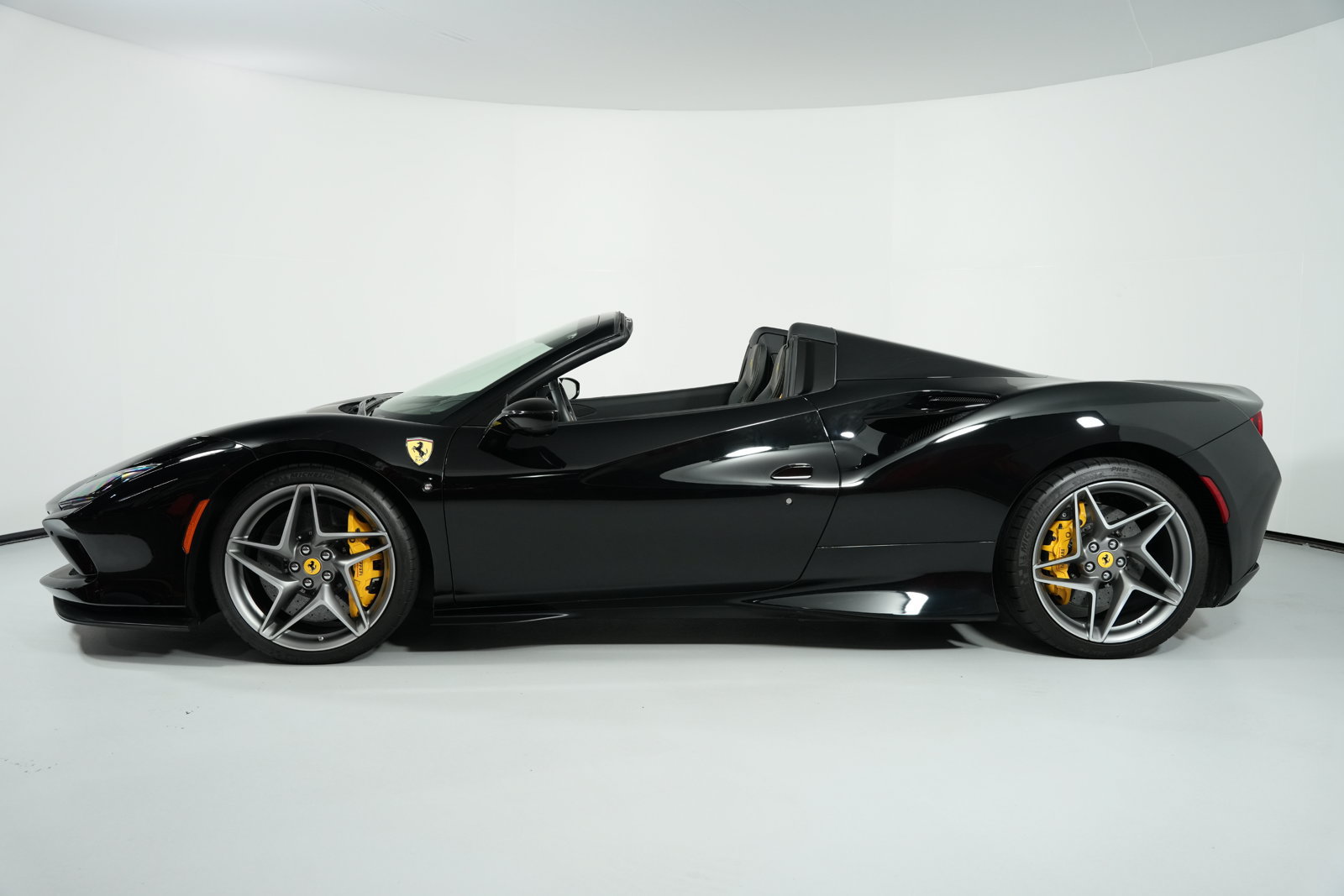 Used 2022 Ferrari F8 Spider RWD image 22