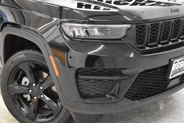 Used 2024 Jeep Grand Cherokee Altitude AWD/4WD image 31