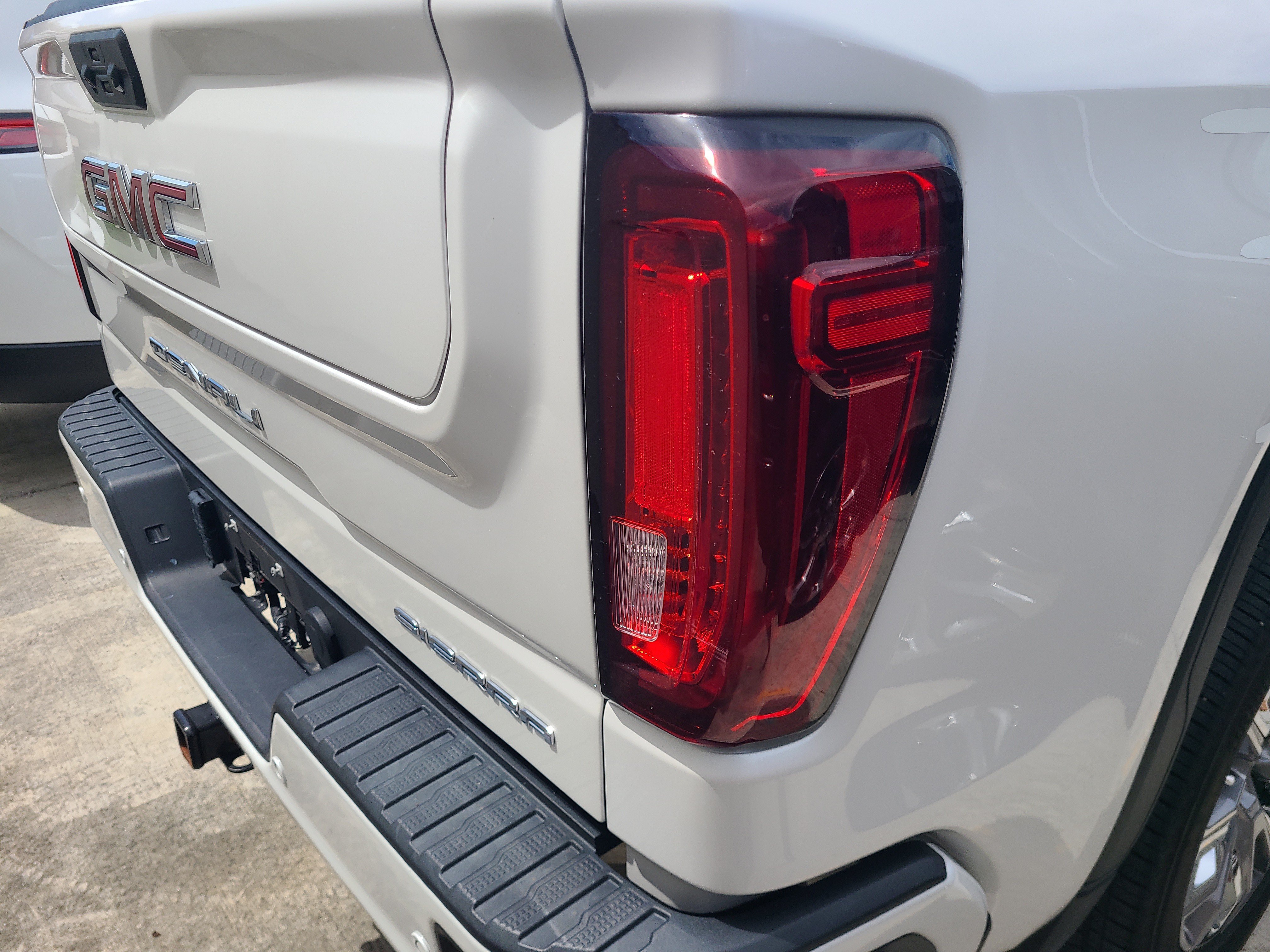 Used 2024 GMC Sierra 1500 Denali w/ Denali Reserve Package AWD/4WD image 10