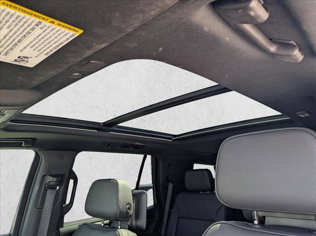 Used 2021 GMC Yukon Denali w/ Denali Premium Package image 16