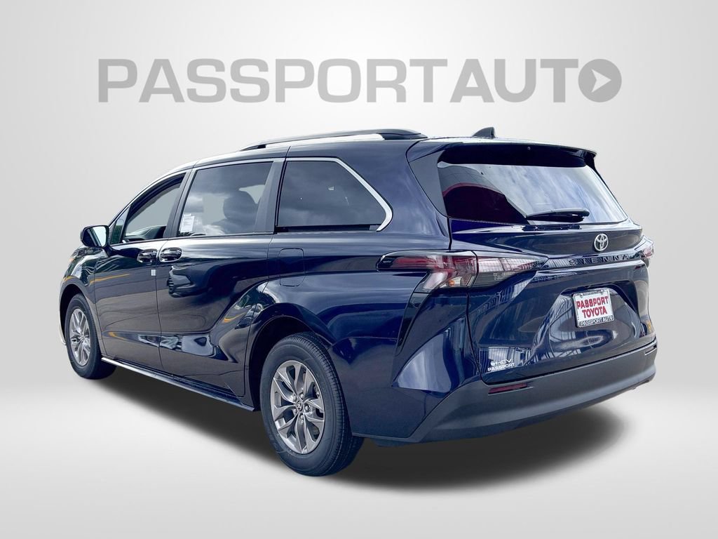 New 2026 Toyota Sienna LE FWD image 3
