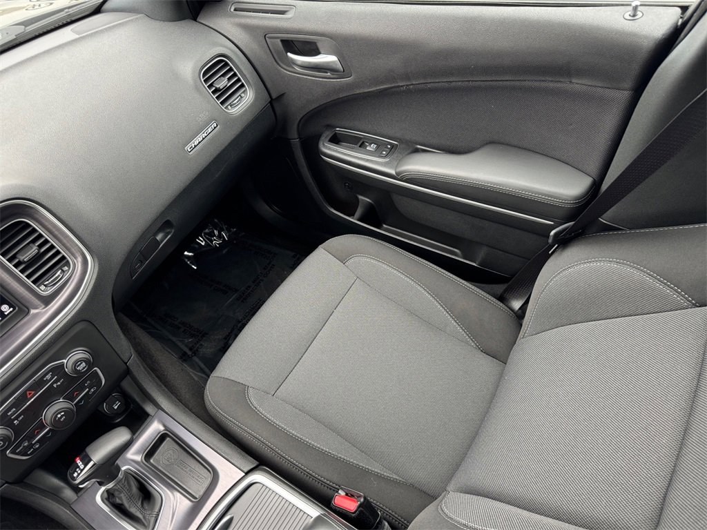 Used 2018 Dodge Charger SXT image 16