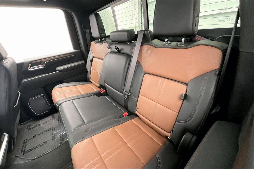 Used 2024 Chevrolet Silverado 3500 High Country w/ High Country Premium Package image 9