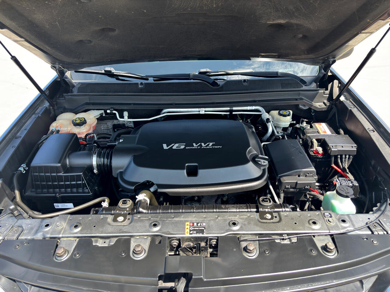Used 2017 Chevrolet Colorado LT w/ Safety Package image 11