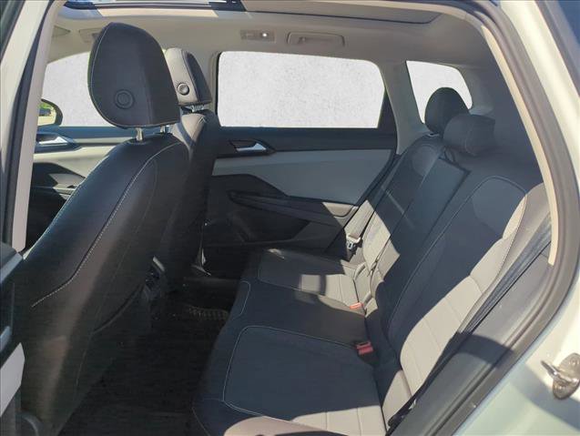 Used 2023 Volkswagen Taos SE w/ Panoramic Sunroof Package FWD image 17