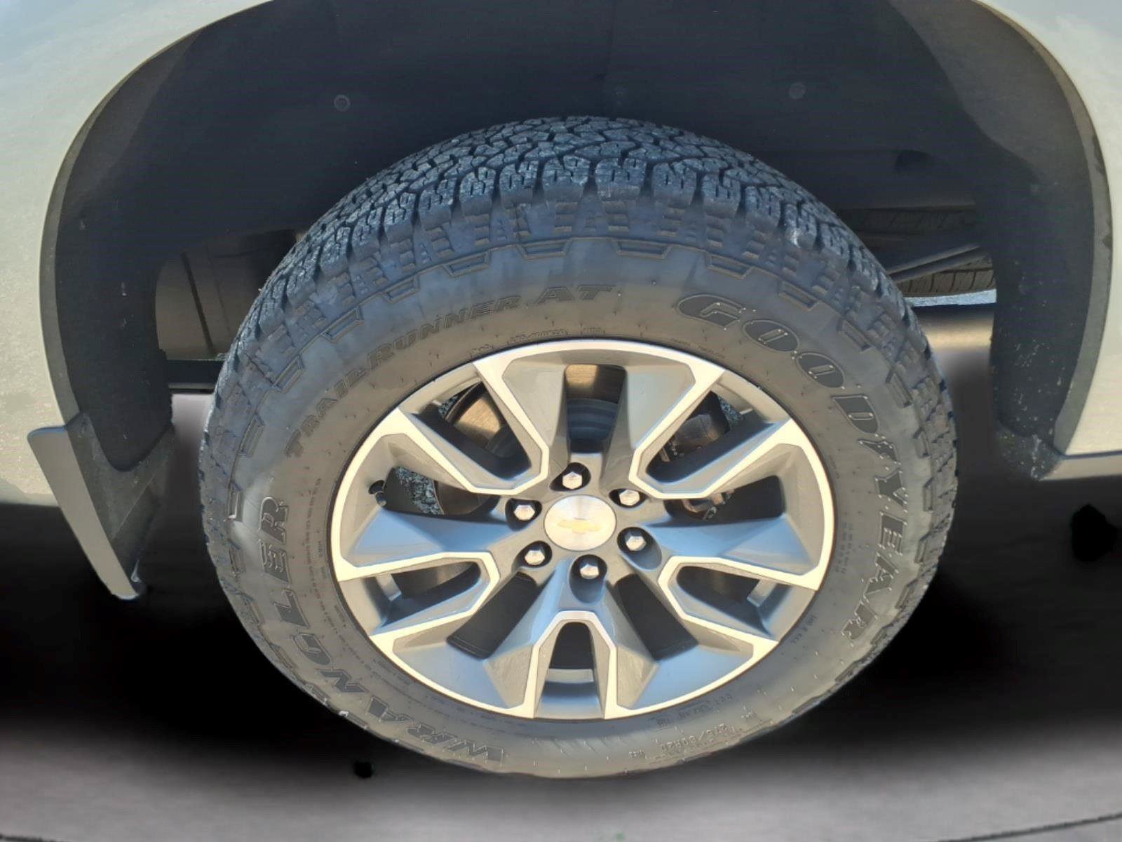 Used 2025 Chevrolet Silverado 1500 LT AWD/4WD image 10