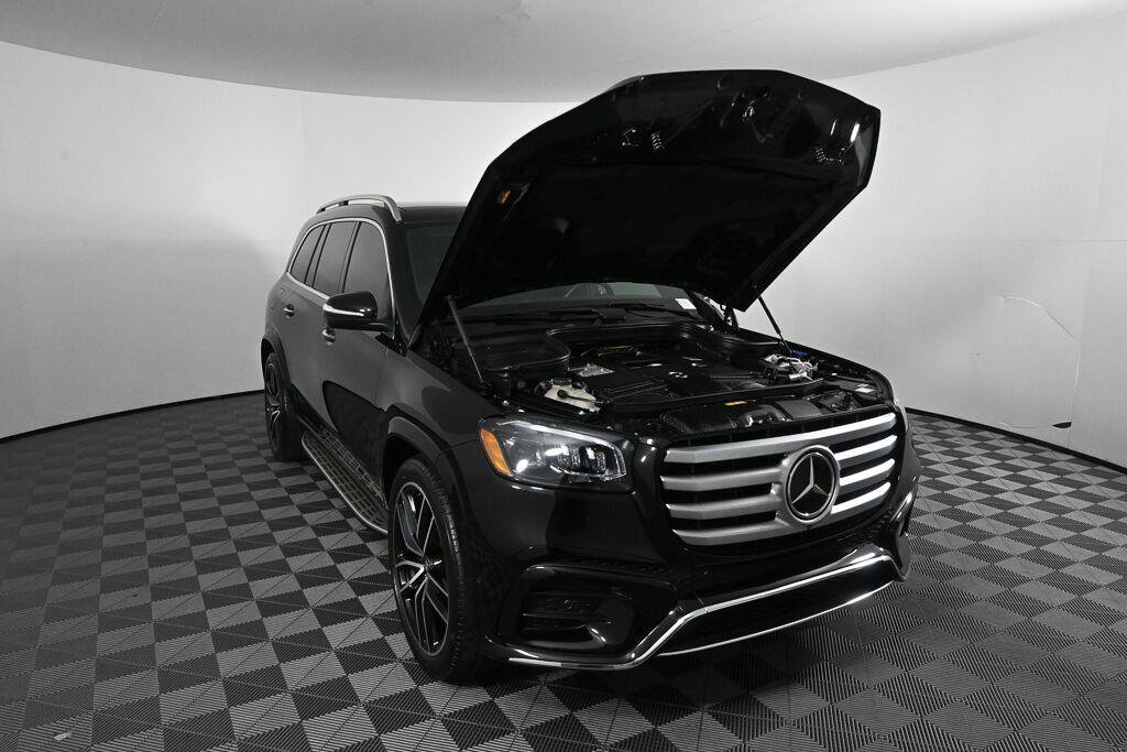 Used 2025 Mercedes-Benz GLS 580 4MATIC image 34