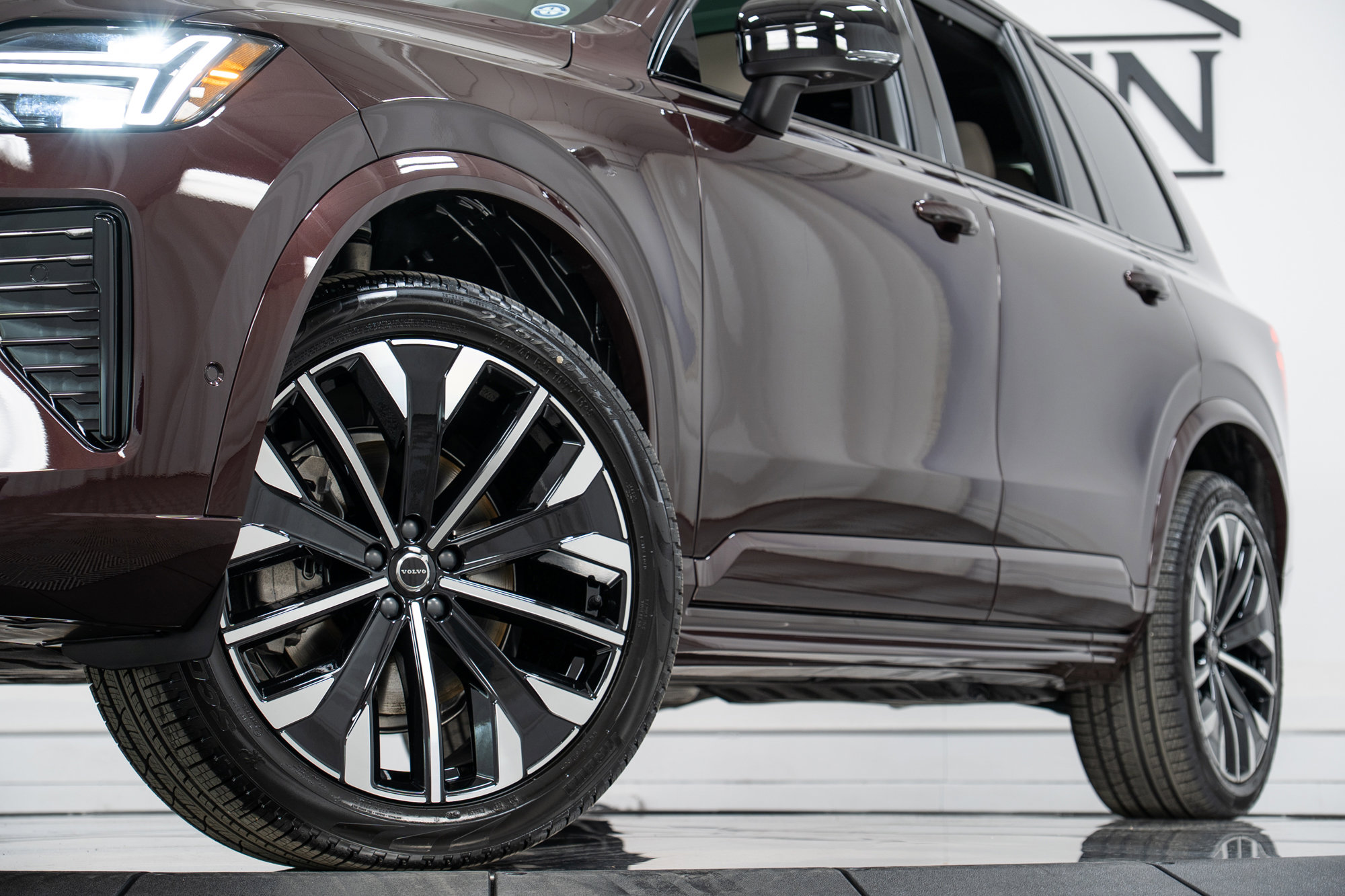 New 2026 Volvo XC90 B6 Ultra w/ Protection Package image 28