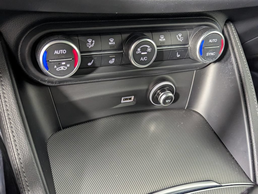 Used 2023 Alfa Romeo Stelvio Veloce AWD/4WD image 23