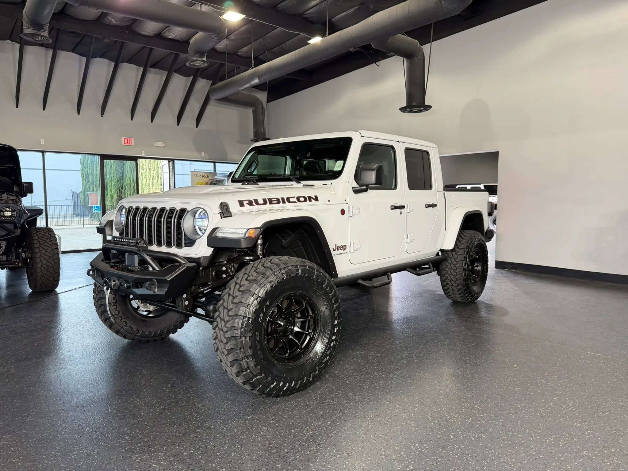Used 2025 Jeep Gladiator Rubicon w/ Safety Group AWD/4WD image 34