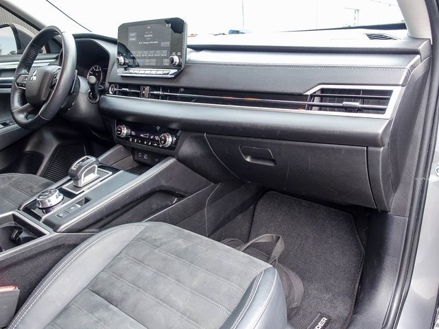 Used 2022 Mitsubishi Outlander SE image 12