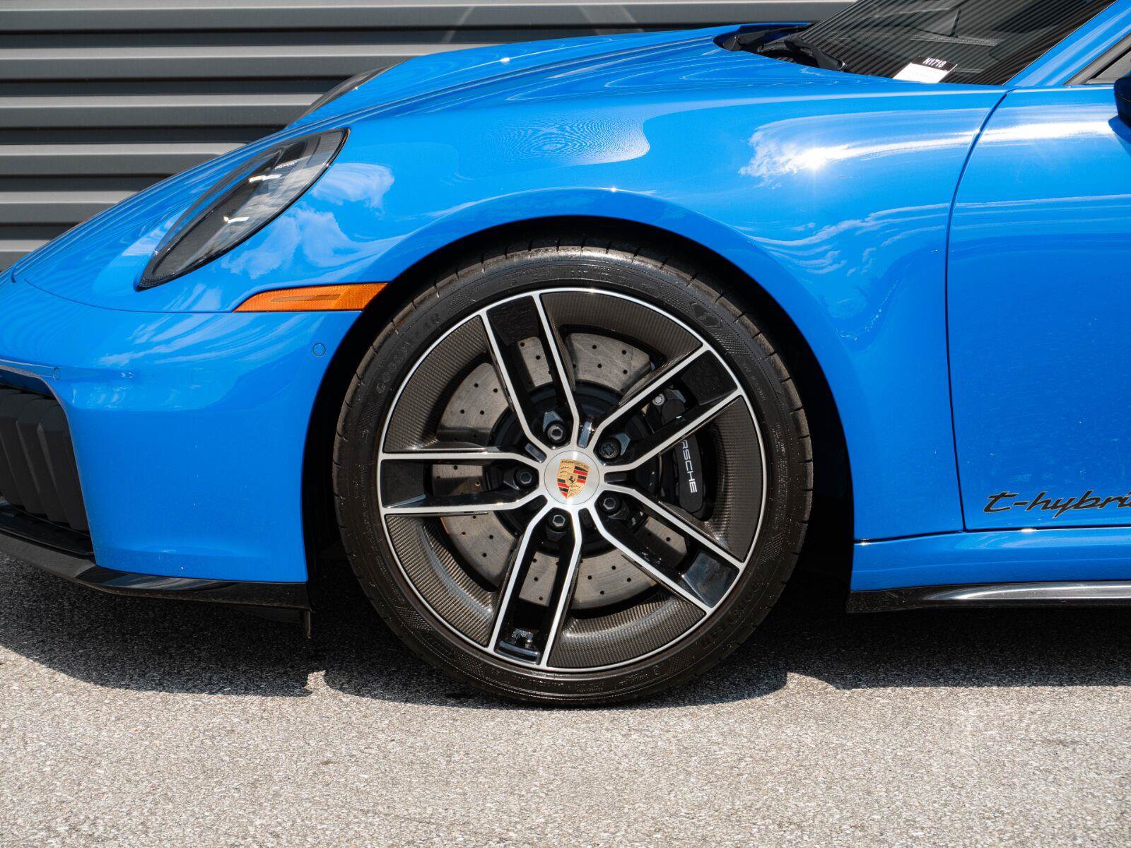 Certified 2025 Porsche 911 Carrera 4 GTS AWD/4WD image 31