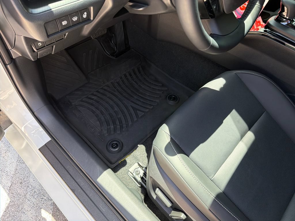 Used 2025 Toyota Prius FWD image 20