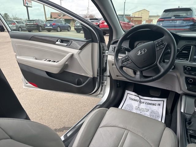 Used 2015 Hyundai Sonata Limited w/ Option Group 06 image 17