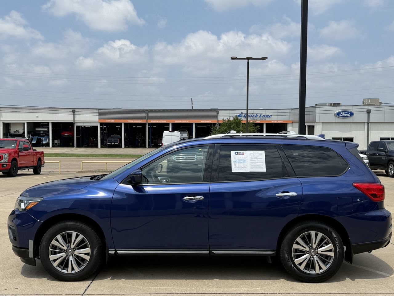 Used 2019 Nissan Pathfinder S FWD image 3