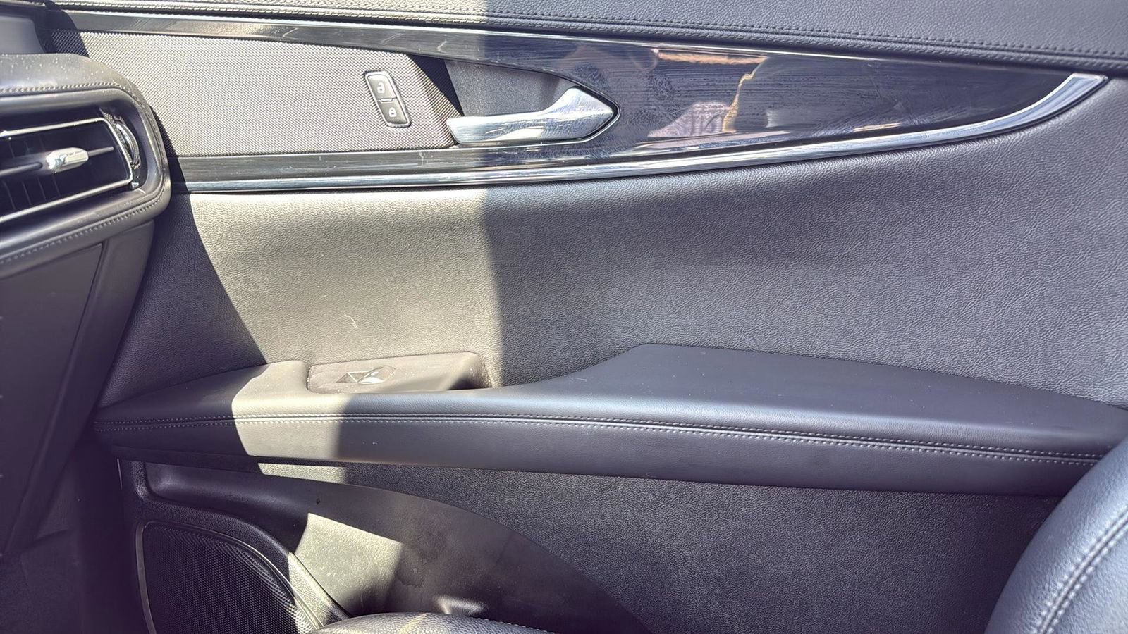 Used 2023 Lincoln Nautilus FWD w/ Premium Package image 19