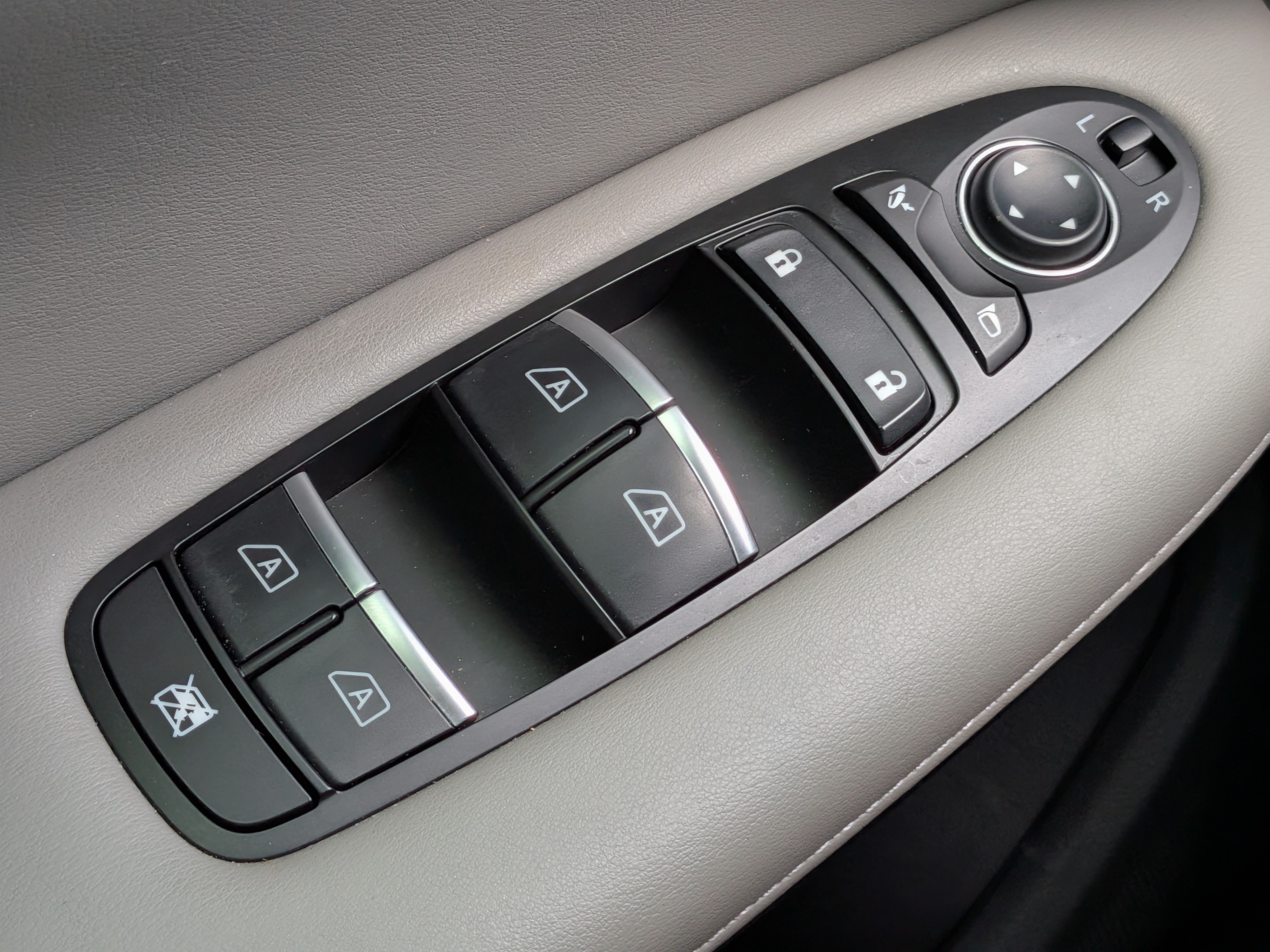 Used 2023 INFINITI QX50 Luxe AWD/4WD image 25