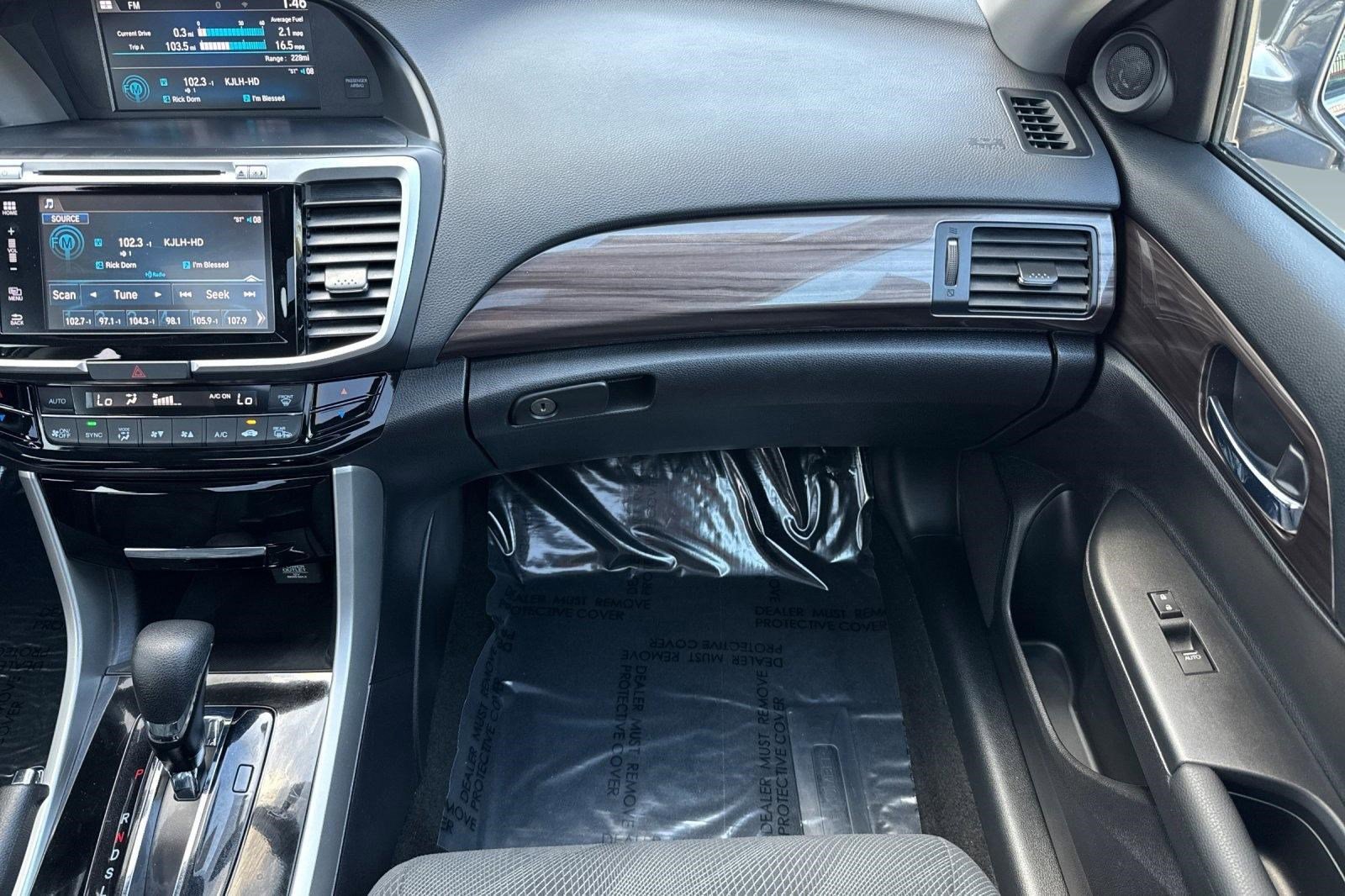 Used 2017 Honda Accord EX image 28