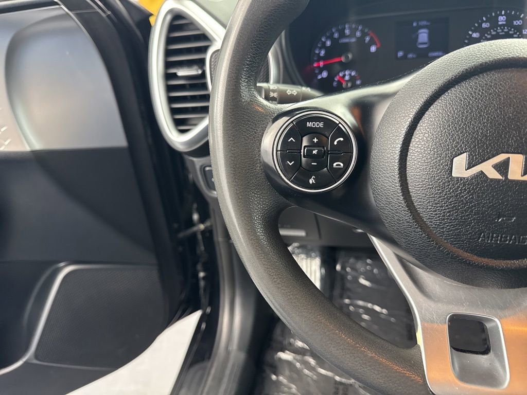 Used 2022 Kia Soul LX FWD image 17