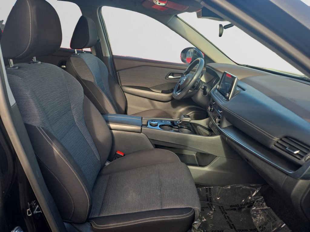Used 2023 Nissan Rogue SV image 16