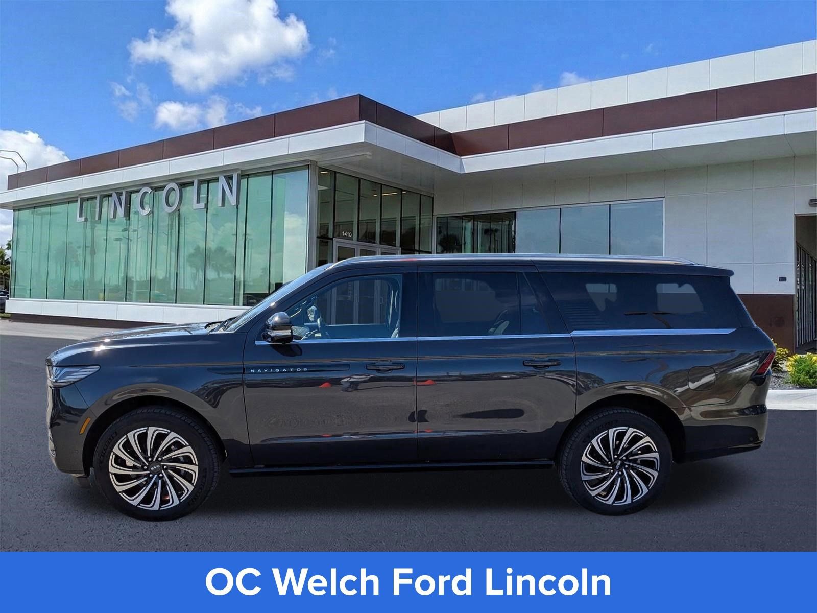 Certified 2025 Lincoln Navigator L Black Label AWD/4WD image 8