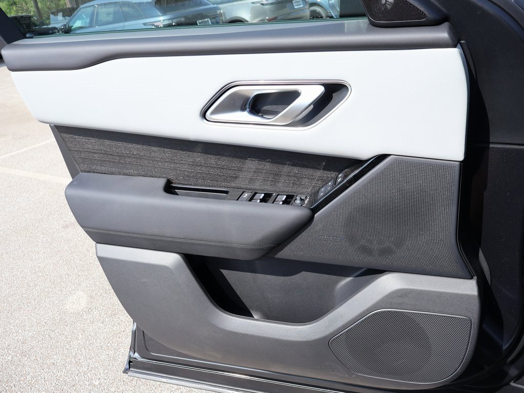 New 2026 Land Rover Range Rover Velar Dynamic SE image 36