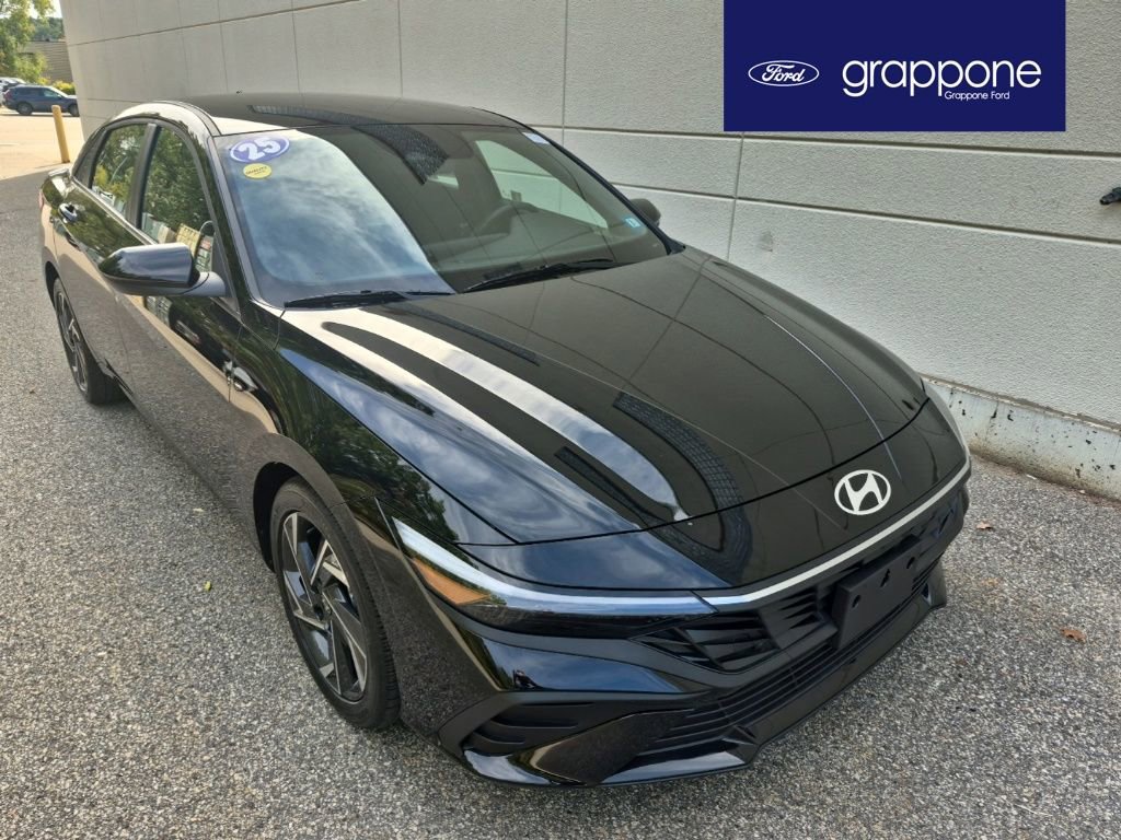 Used 2025 Hyundai Elantra Sport image 1