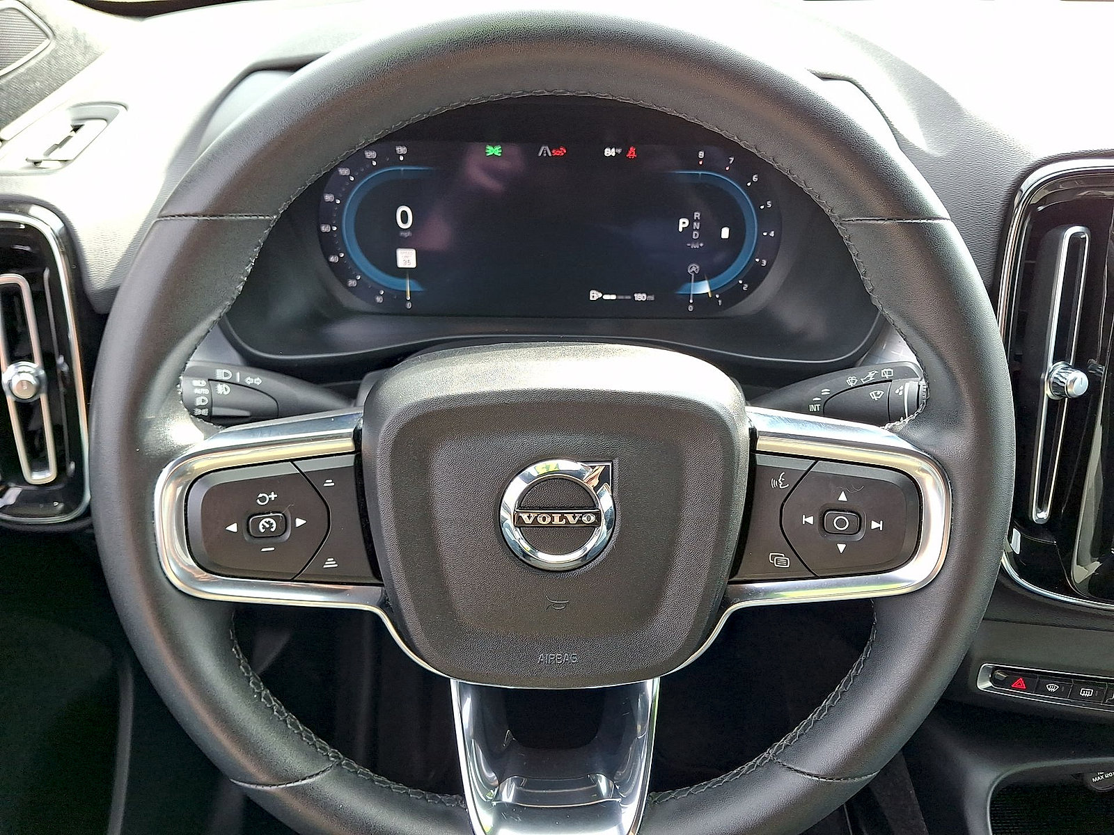 Used 2023 Volvo XC40 B5 Core AWD/4WD image 16