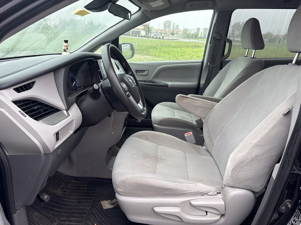 Used 2020 Toyota Sienna L FWD image 14