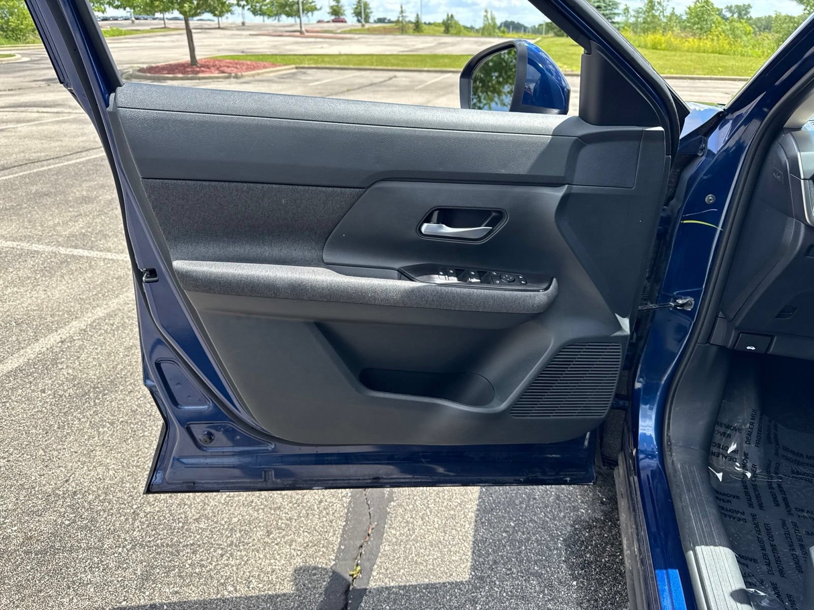 Certified 2025 Nissan Kicks SV AWD/4WD image 25