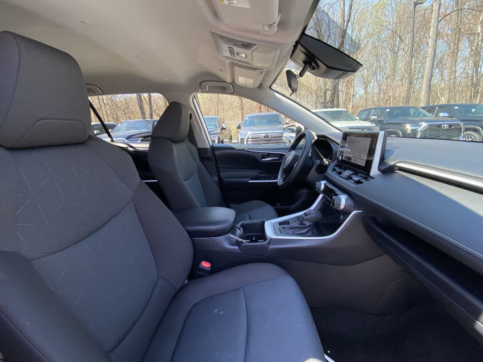 Used 2025 Toyota RAV4 XLE image 23