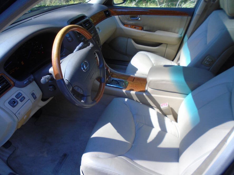 Used 2005 Lexus LS 430 RWD image 10