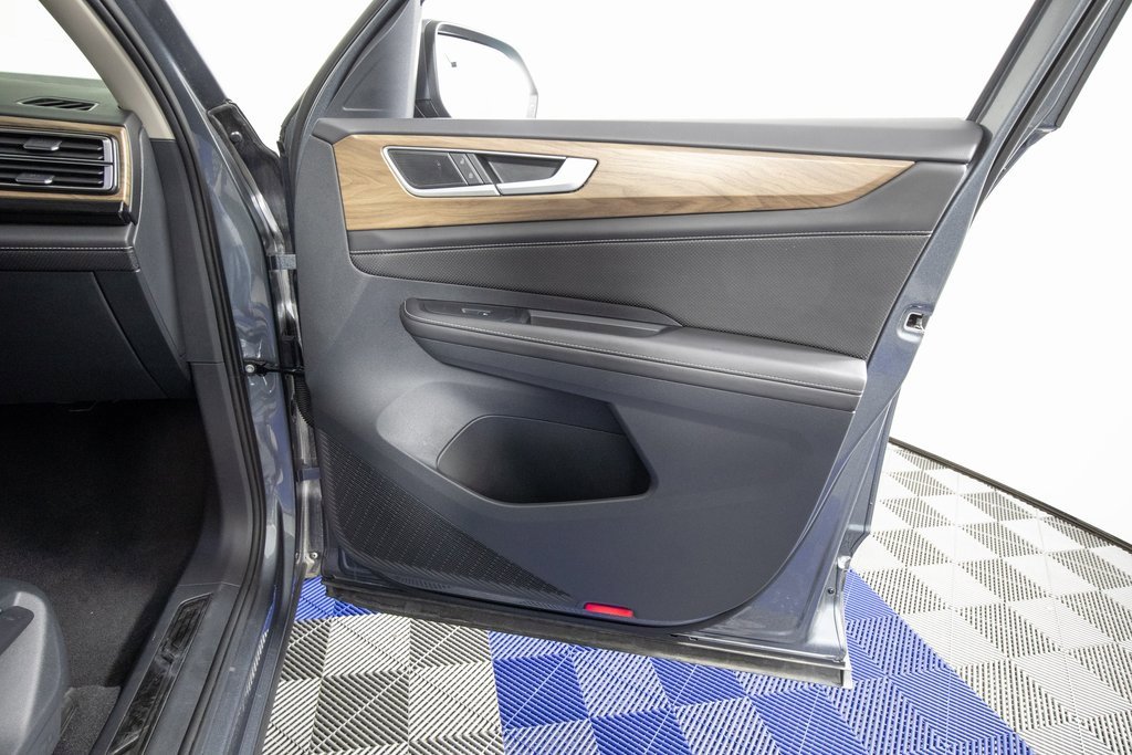 Used 2025 Volkswagen Atlas SE image 13