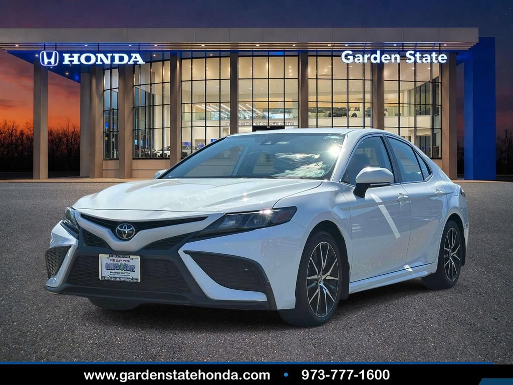 Used 2023 Toyota Camry SE AWD/4WD image 1