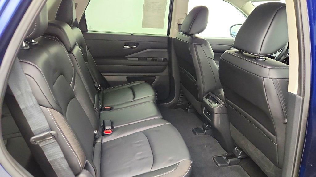 Used 2024 Nissan Pathfinder SL AWD/4WD image 24