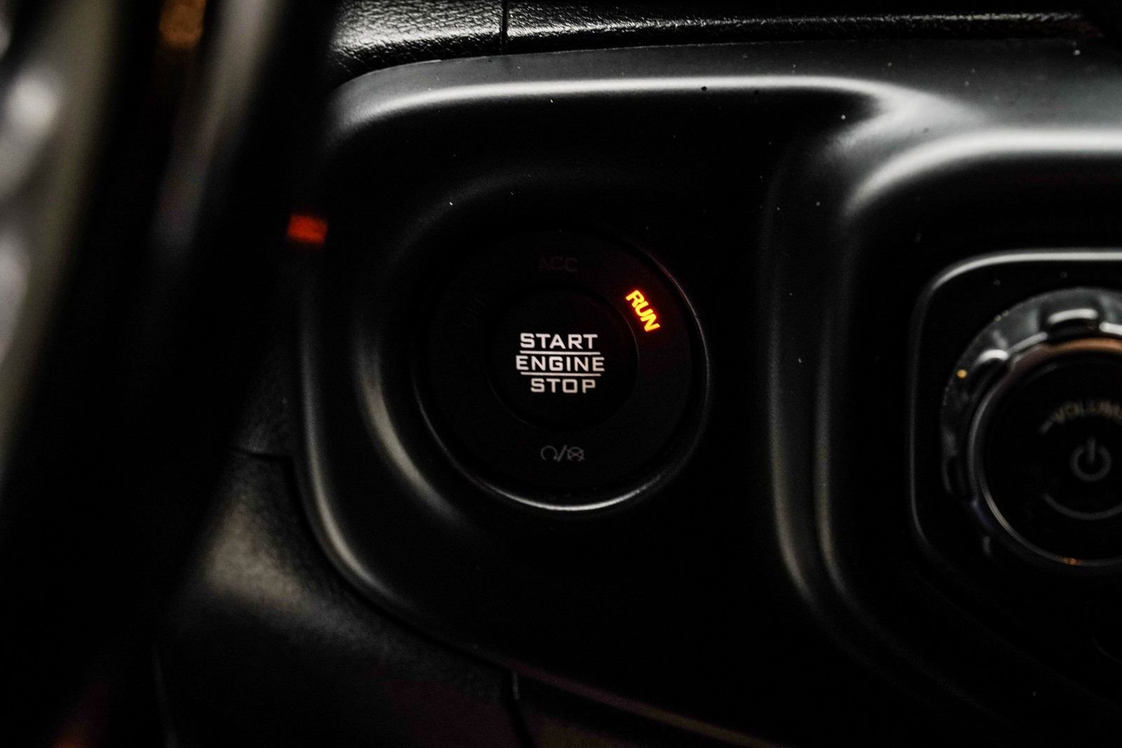 Used 2022 Jeep Gladiator Willys AWD/4WD image 21