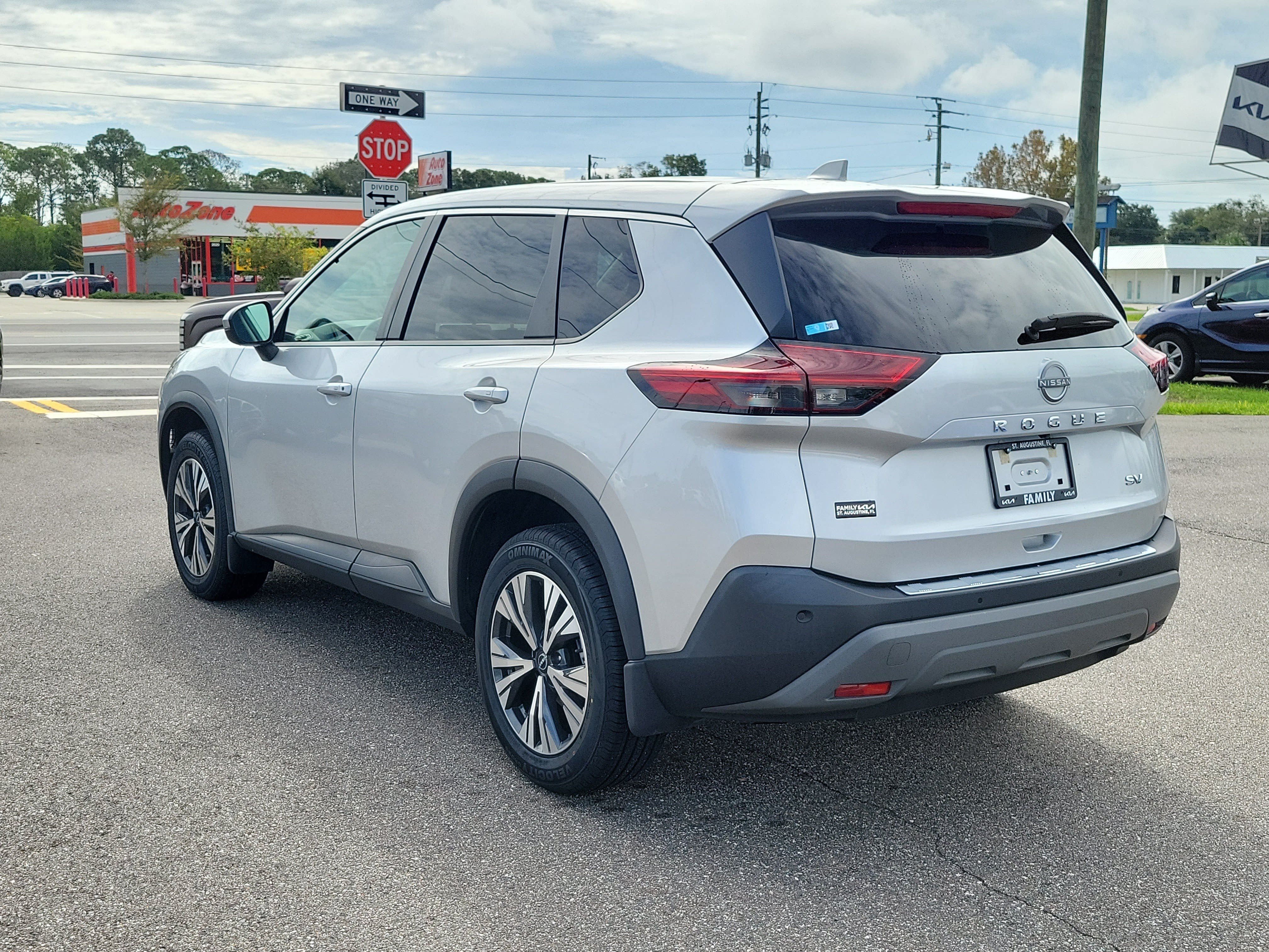 Used 2022 Nissan Rogue SV FWD image 4