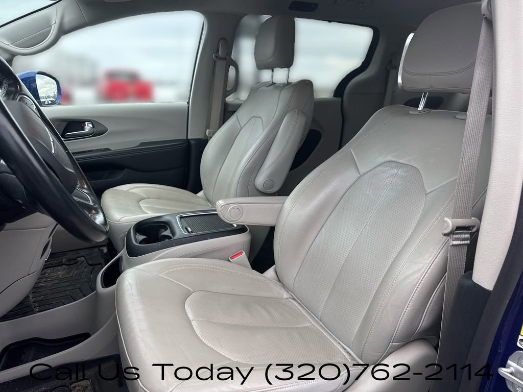 Used 2021 Chrysler Pacifica Touring-L FWD image 7