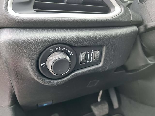New 2026 Chrysler Voyager LX FWD image 12