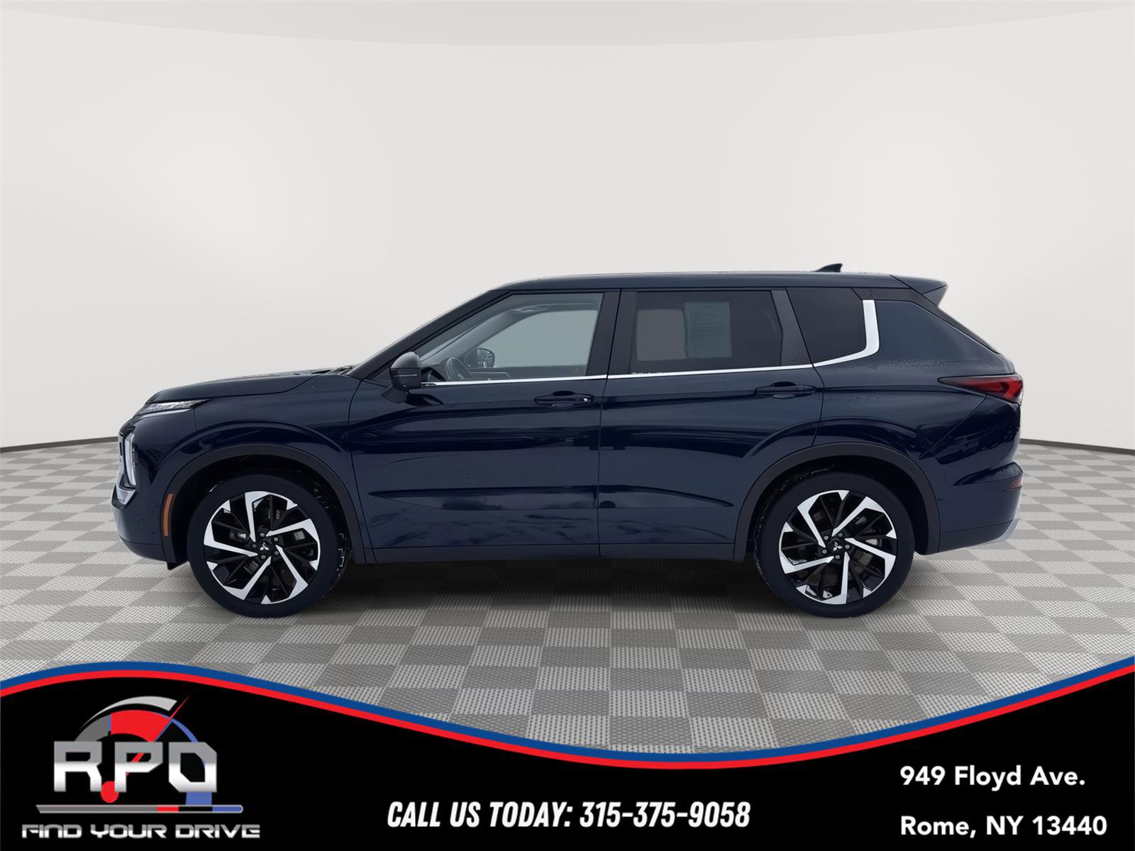 Used 2022 Mitsubishi Outlander SE image 2