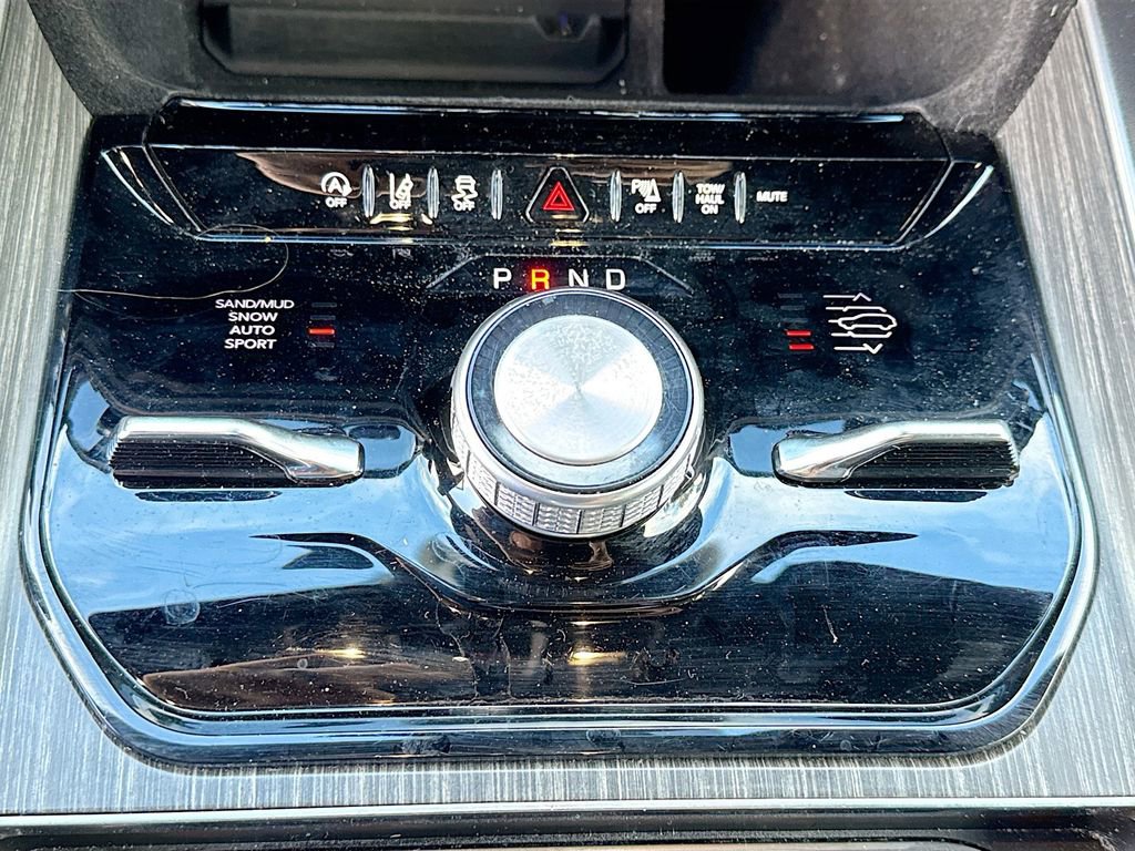 Used 2024 Jeep Wagoneer L Series III w/ Flexible Seating Group image 17