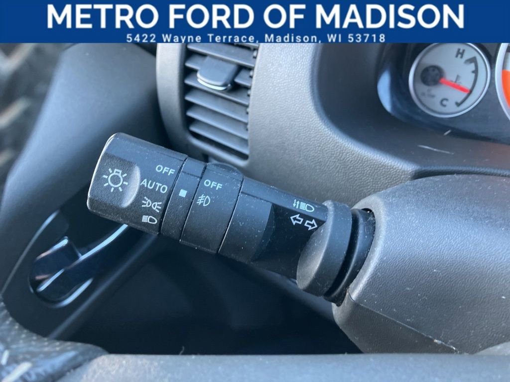 Used 2013 Nissan Frontier PRO-4X image 30