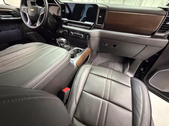 Certified 2024 Chevrolet Silverado 1500 High Country w/ High Country Premium Package AWD/4WD image 29