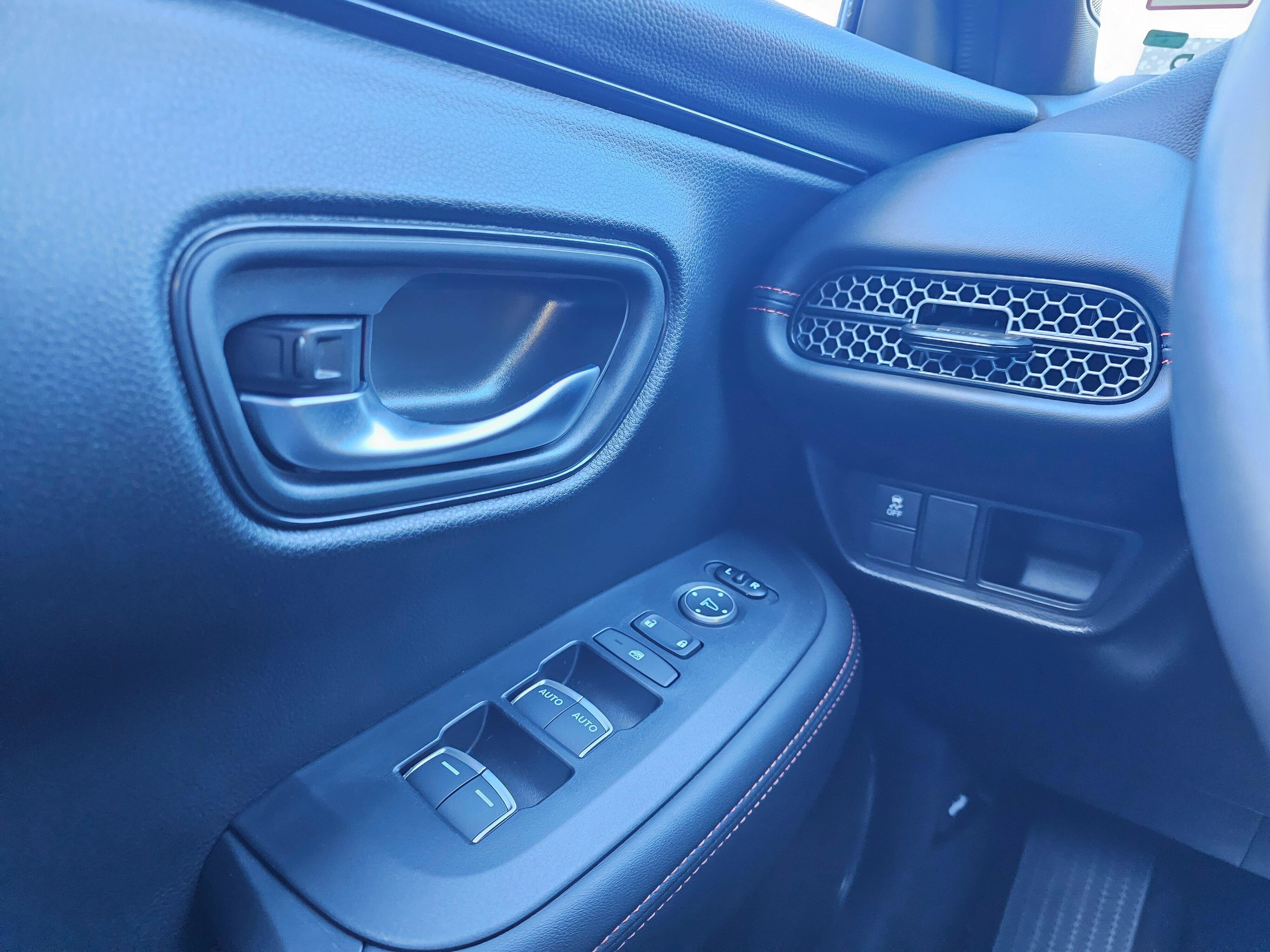 Certified 2025 Honda HR-V Sport image 28