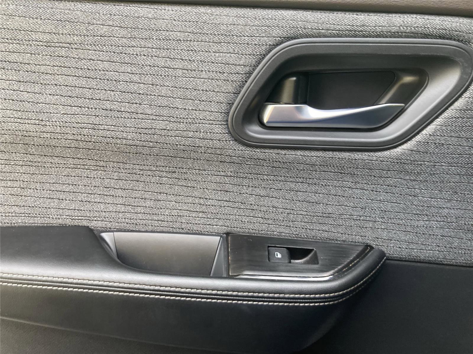 Used 2023 Nissan Rogue SV image 31