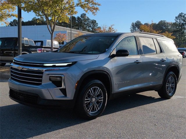 Used 2025 Chevrolet Traverse LT image 7