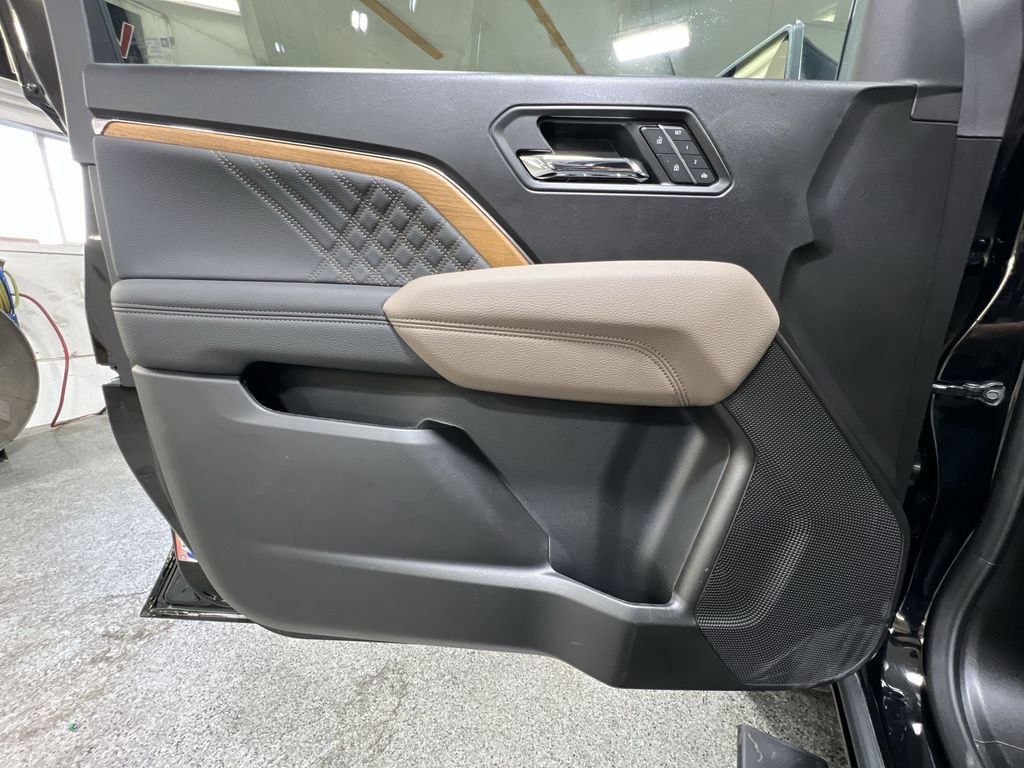 New 2025 GMC Canyon Denali w/ LPO, Denali Black Edition image 23